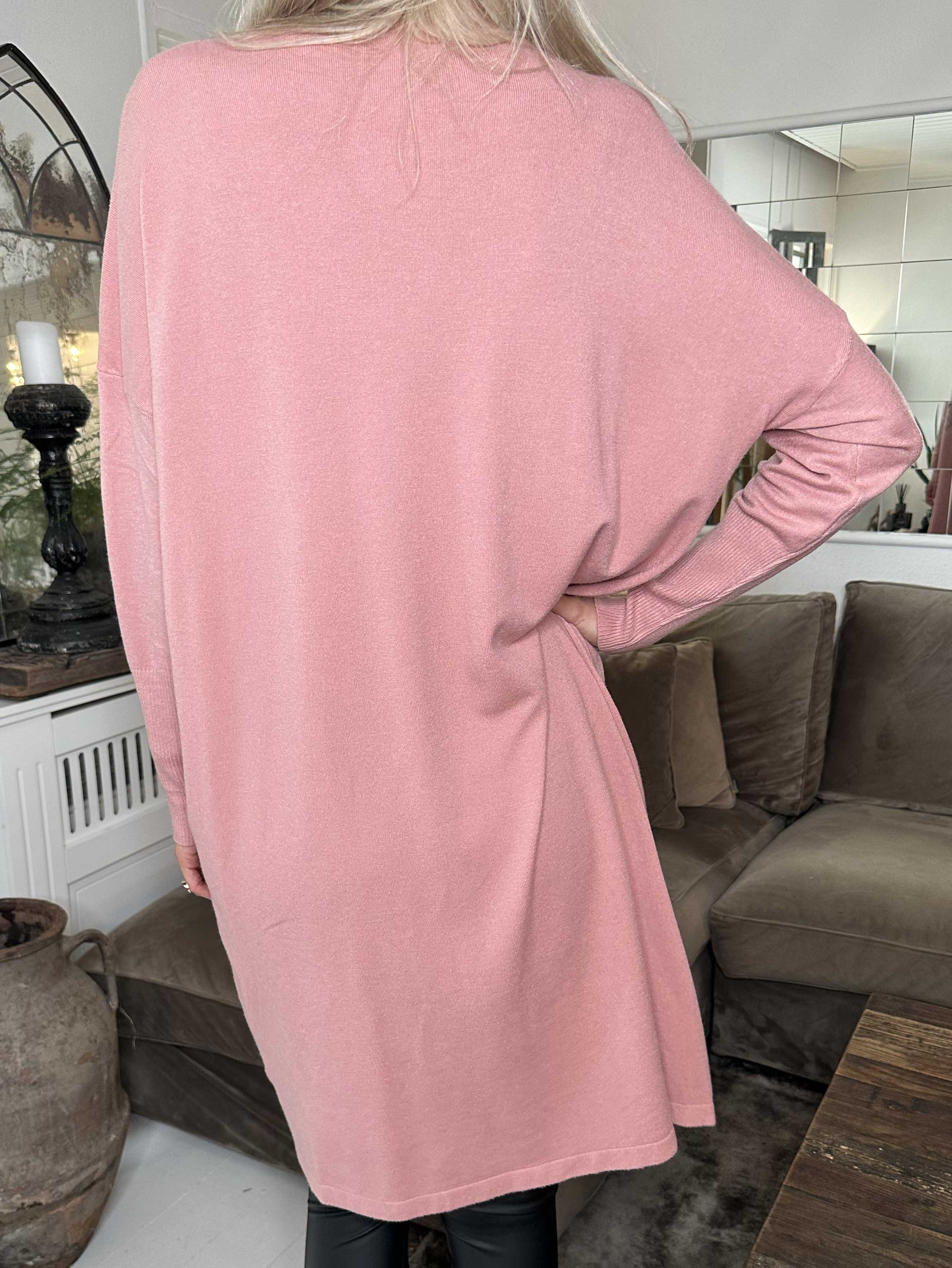 Amilie - Blød strikkjole med blomstermotiver